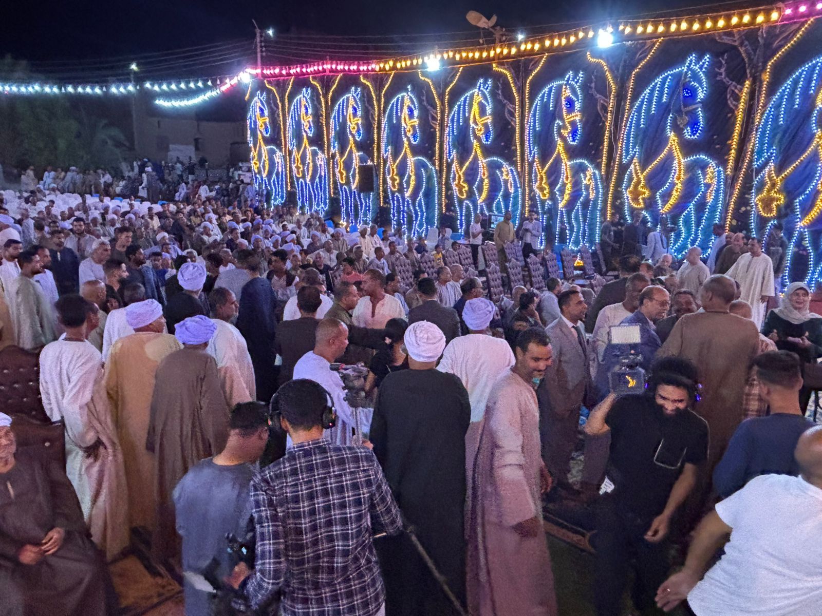 بحضور الآلاف.. أهالي كرم عمران بقنا ينظمون مؤتمرا حاشدا لدعم مرشحة الجبهة الوطنية وفاء رشاد في انتخابات مجلس الشيوخ (3) بحضور الآلاف.. أهالي كرم عمران بقنا ينظمون مؤتمرا حاشدا لدعم مرشحة الجبهة الوطنية وفاء رشاد في انتخابات مجلس الشيوخ (3)