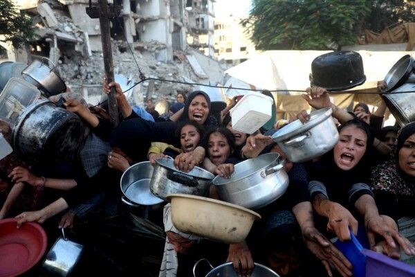"شينخوا": غزيّات يبلغن عن تعرضهن للعنف أثناء محاولة الحصول على مساعدات أميركية