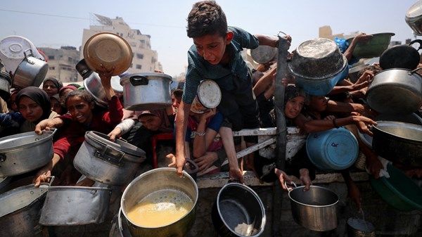ستارمر وماكرون وميرتس يجرون محادثات بشأن غزة