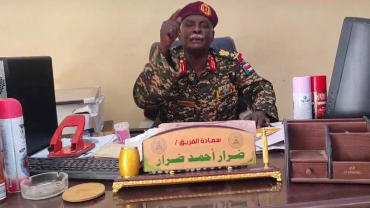 شاهد بالفيديو.. بسبب القطوعات التي تشهدها مدينة بورتسودان.. شيبة ضرار يمنح مدير الكهرباء مهلة 12 ساعة ويهدد بإقتحام المكاتب بــ”الفرشات” و “البطاطين”