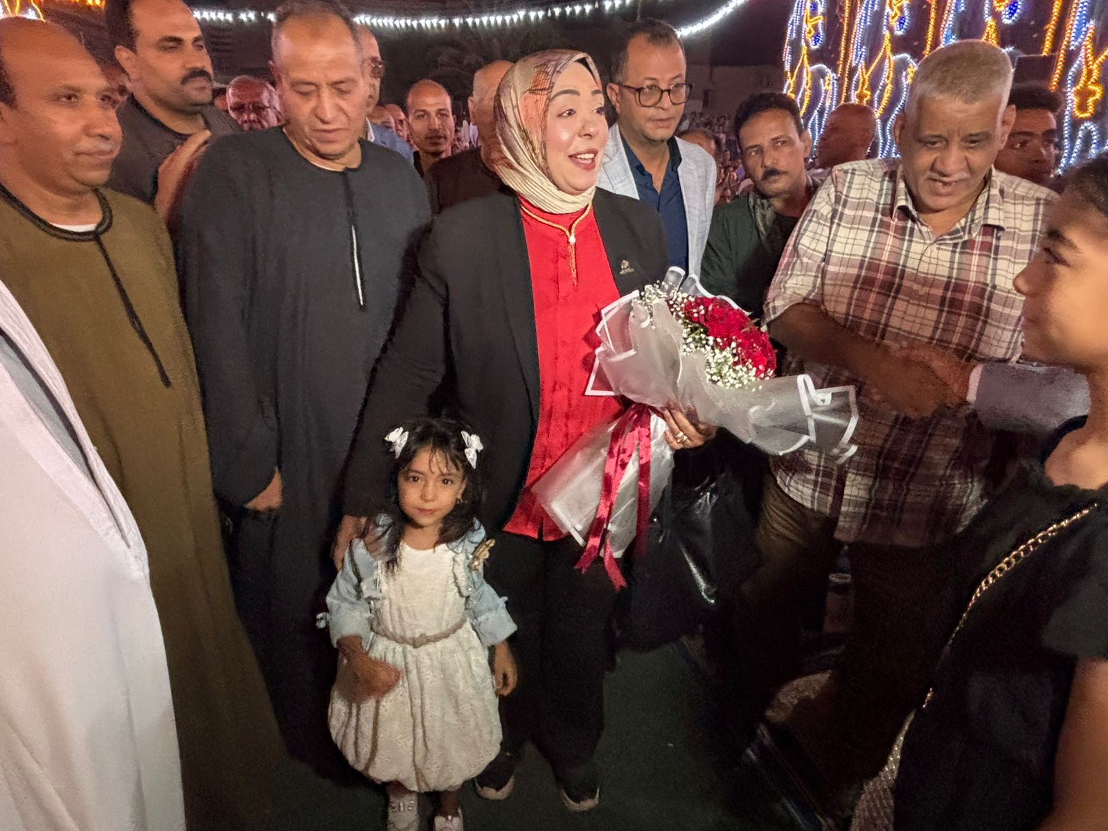 بحضور الآلاف.. أهالي كرم عمران بقنا ينظمون مؤتمرا حاشدا لدعم مرشحة الجبهة الوطنية وفاء رشاد في انتخابات مجلس الشيوخ (6) بحضور الآلاف.. أهالي كرم عمران بقنا ينظمون مؤتمرا حاشدا لدعم مرشحة الجبهة الوطنية وفاء رشاد في انتخابات مجلس الشيوخ (6)