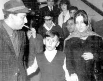 قصة 7 صور نادرة جمعت زياد الرحباني بوالدته المطربة فيروز بعد وفاته