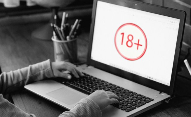 السلطات البريطانية شددت إجراءات حماية الأطفال من المحتوى الضار على الإنترنت