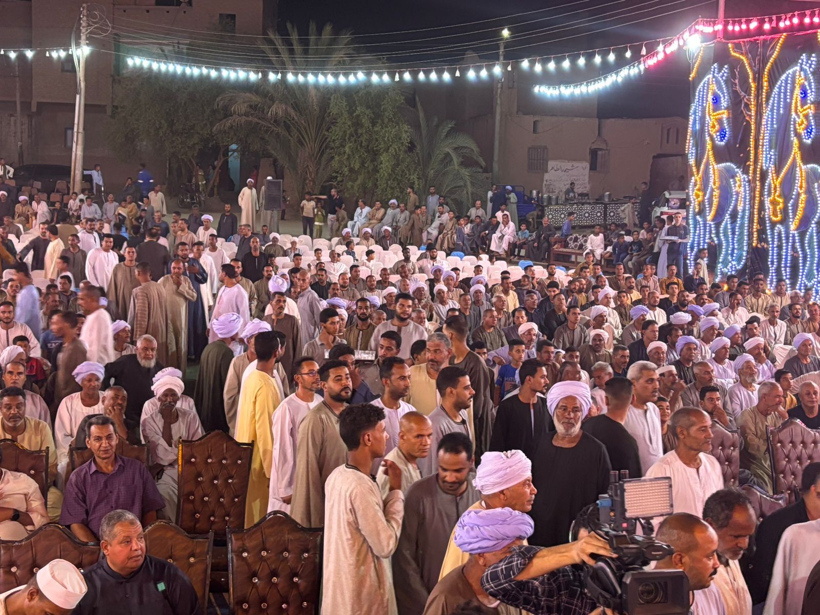 بحضور الآلاف.. أهالي كرم عمران بقنا ينظمون مؤتمرا حاشدا لدعم مرشحة الجبهة الوطنية وفاء رشاد في انتخابات مجلس الشيوخ (4) بحضور الآلاف.. أهالي كرم عمران بقنا ينظمون مؤتمرا حاشدا لدعم مرشحة الجبهة الوطنية وفاء رشاد في انتخابات مجلس الشيوخ (4)