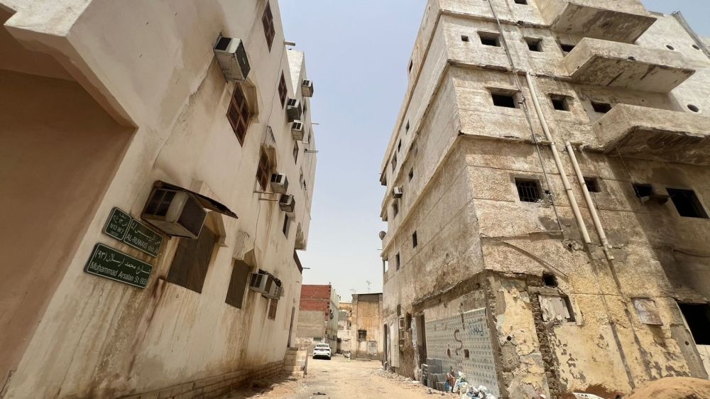 بالصور هدد جدة يعود في 1447 وبدء إخلاء 800 مبنى متهالك في حي الرويس بجدة