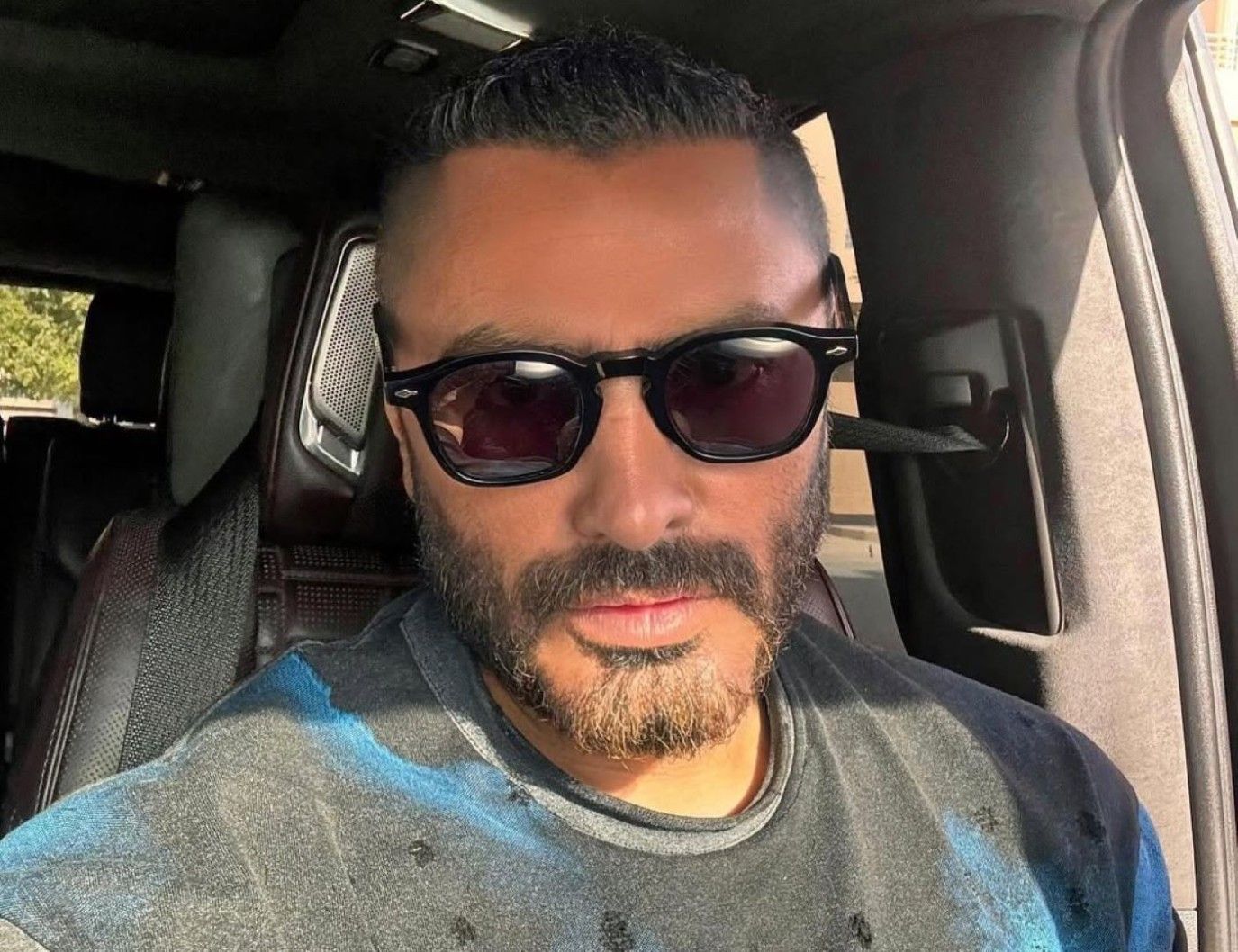 بعد نجاح حفله بالساحل الشمالي تامر حسني يوجّه رسالة لجمهوره: بستناها من السنة للسنة