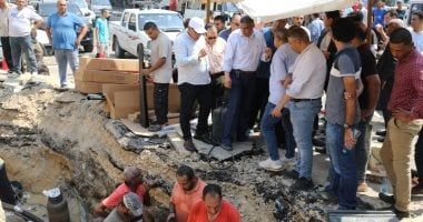 محافظ الجيزة يتفقد أعمال إصلاح العطل الطارئ بالكابل الكهربائى الأرضى بساقية مكى