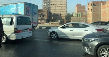 النشرة المرورية.. كثافات متحركة للسيارات بمحاور القاهرة والجيزة
