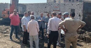 نائب محافظ الجيزة يتفقد مشروع خط الصرف الصحى بمنطقتى المتربة والحفرية فى أوسيم