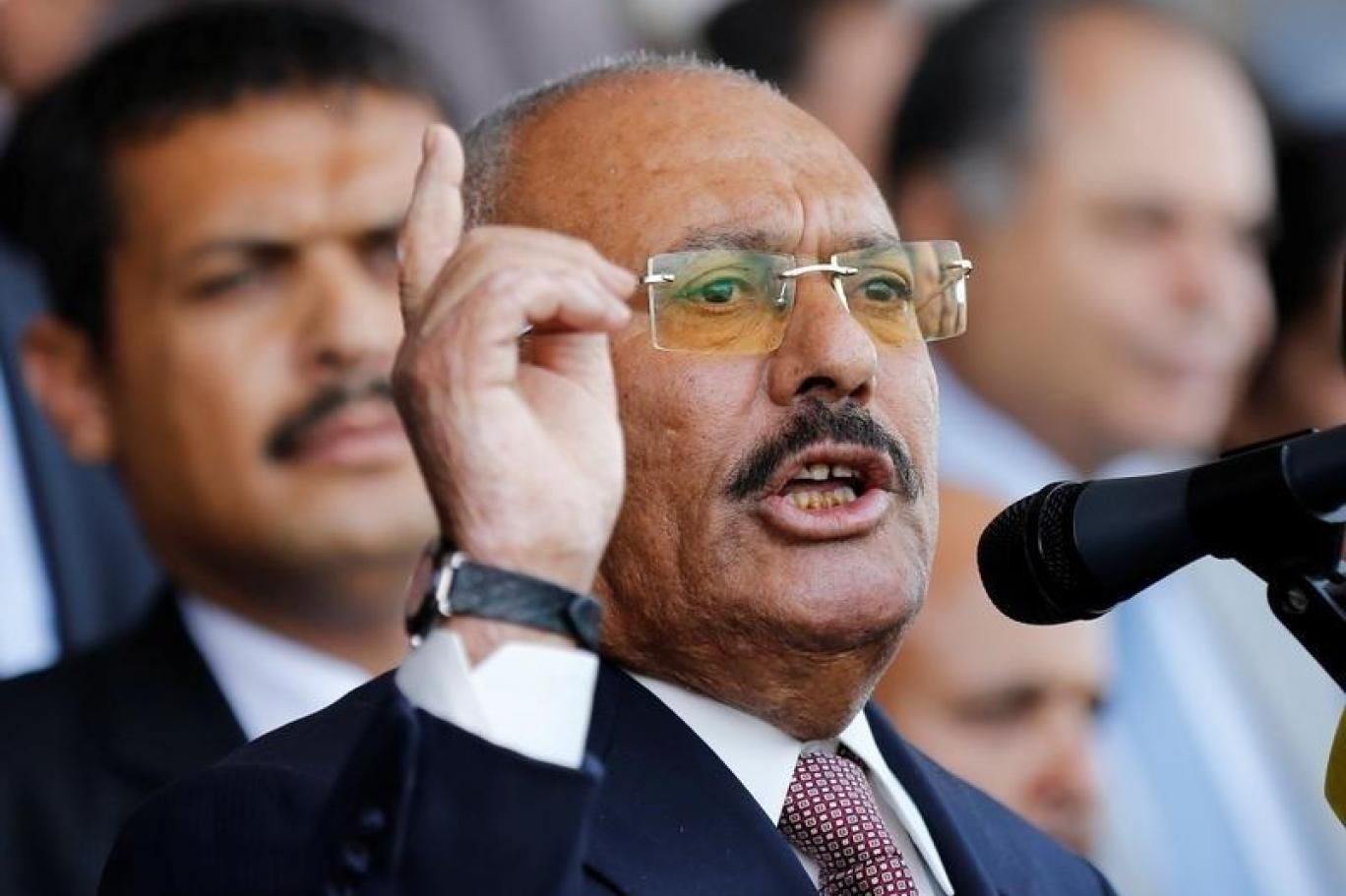 لماذا اختار نجل صالح هذه اللحظة لكشف الرواية؟ "شاهد"