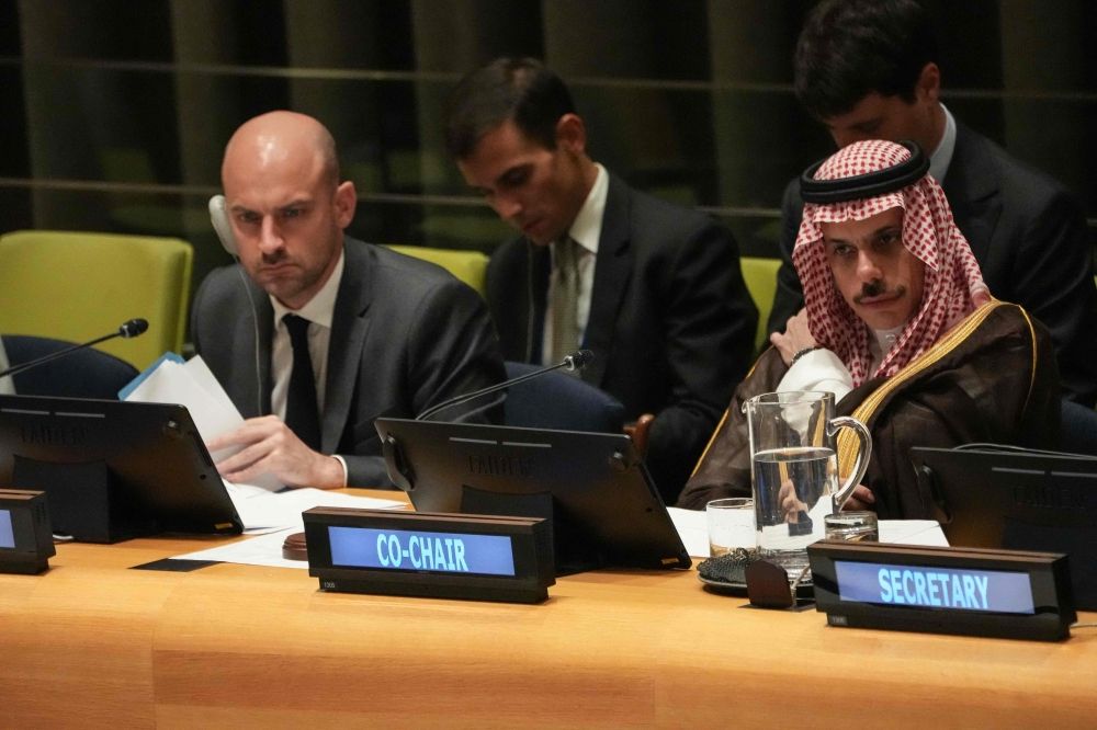 فرنسا بمؤتمر "حل الدولتين": لا يمكن القبول باستهداف المدنيين في غزة
