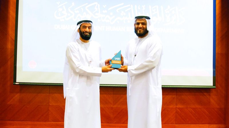 الامارات | عبدالله الفلاسي: بيئة العمل في حكومة دبي تحتضن كفاءات مبدعة