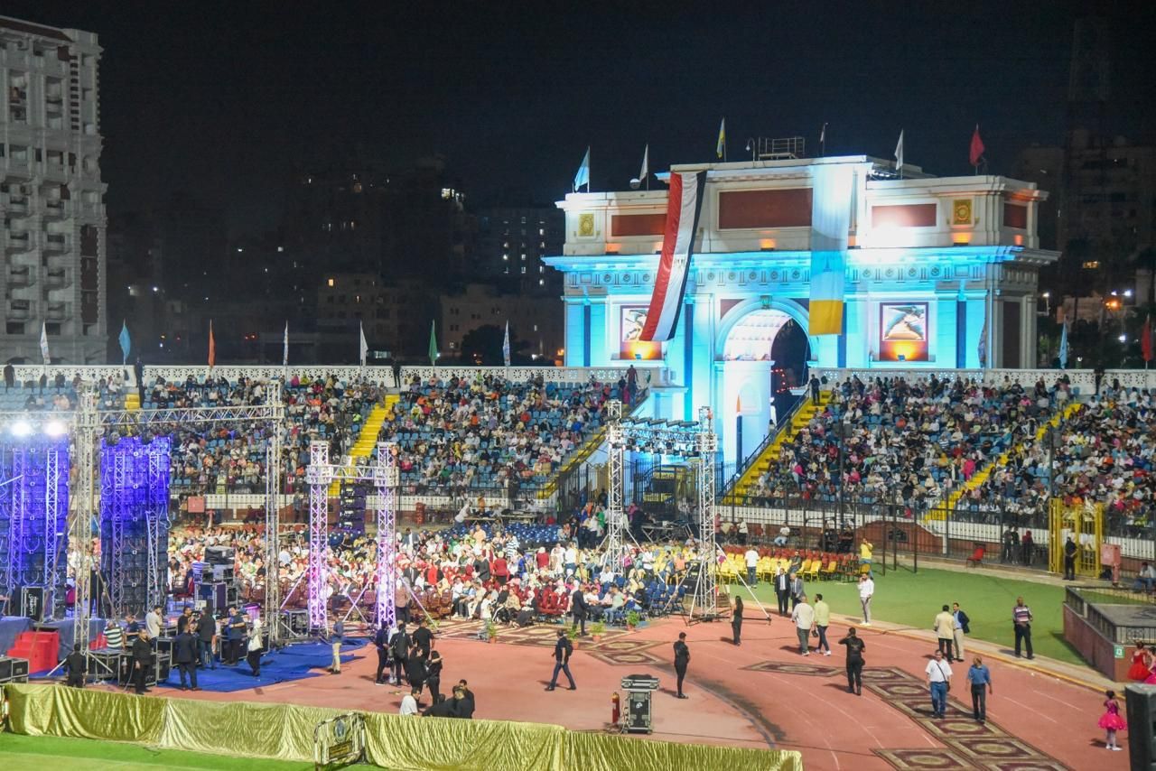 إيهاب توفيق يحيى أولى ليالى المهرجان الصيفي للأوبرا في إستاد الإسكندرية (1) إيهاب توفيق يحيى أولى ليالى المهرجان الصيفي للأوبرا في إستاد الإسكندرية (1)