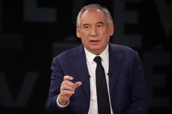 رئيس الوزراء الفرنسي: اتفاق التجارة مع اميركا يمثل "يوما كئيبا" لأوروبا