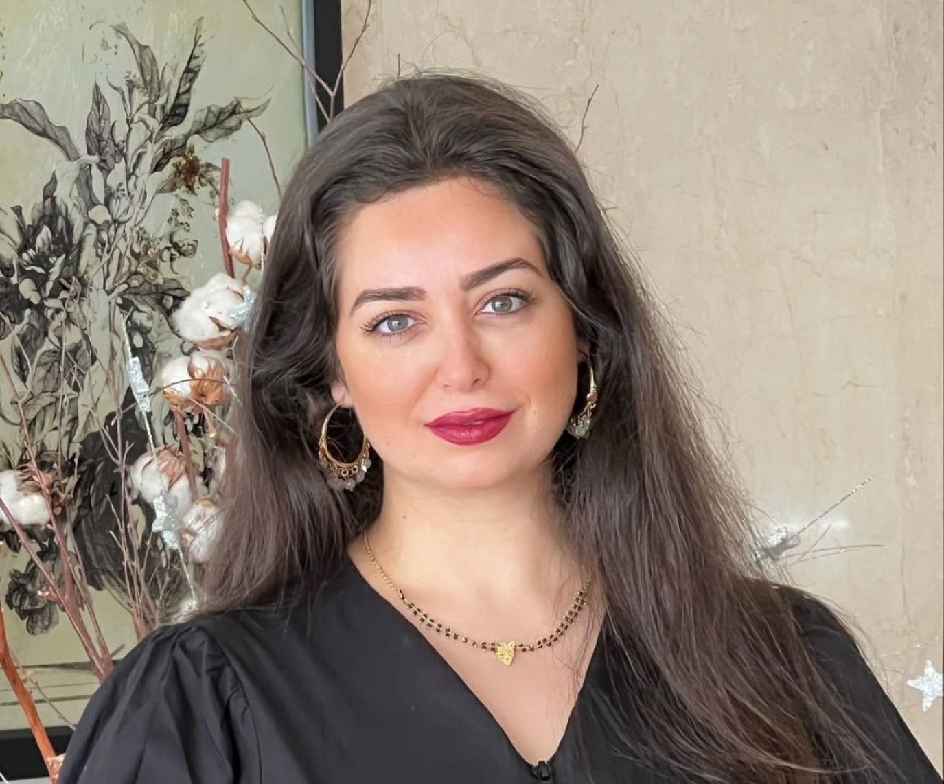 هبة مجدي في يوم ميلادها.. صيحات ناعمة تؤكد أن البساطة سر الجمال