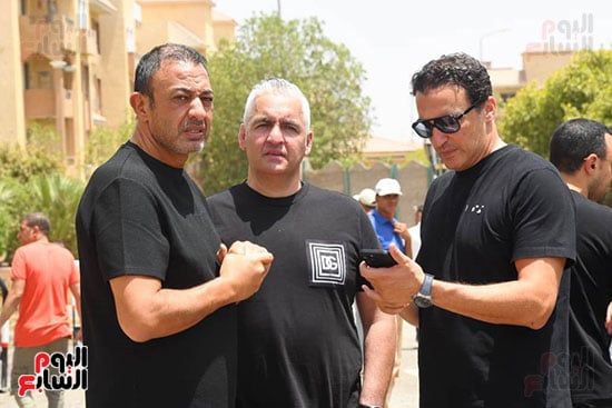 أبو ريدة و نجوم الرياضة في جنازة شقيق أبو حسين عضو اتحاد الكرة