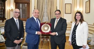 رئيس جامعة القاهرة يشيد بعمق العلاقات المصرية الأردنية