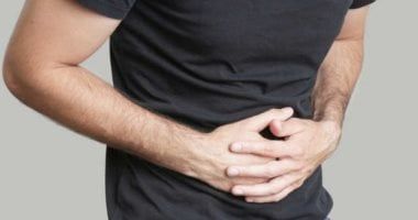 حالات صحية بين بسيطة وخطيرة تسبب ألم البطن المزمن.. وطرق الوقاية