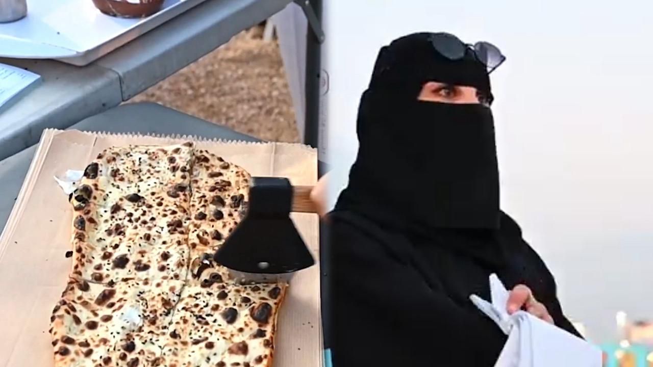 رغم ولادتها بيد واحدة .. عزيزة العمري تتحدى الصعاب وتعمل على عربة طعام مع أسرتها