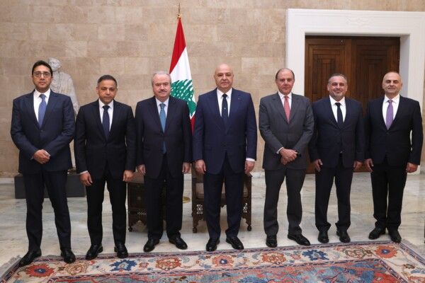 نواب حاكم مصرف لبنان وأعضاء لجنة الرقابة على المصار أدّوا اليمين أمام الرئيس عون