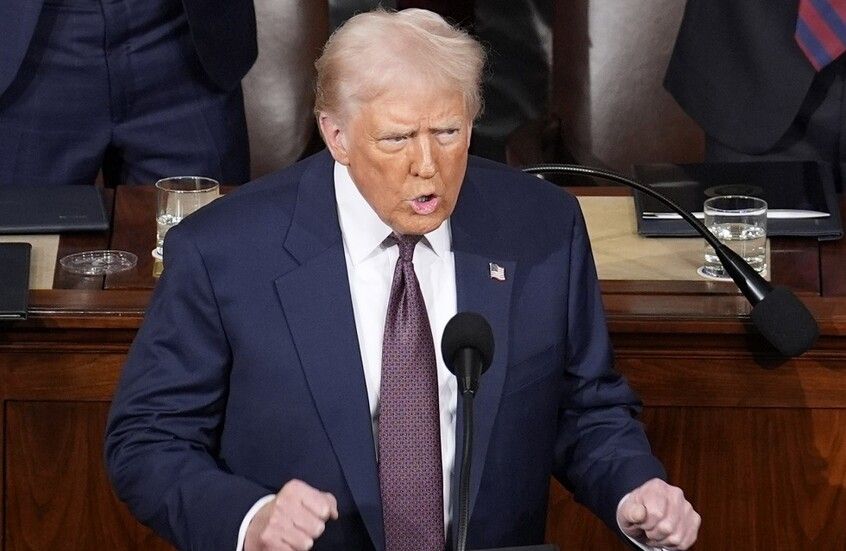 لن تصدق من يكون وماهو السبب...ترامب يعطي رقم هاتفه الشخصي لزعيم عربي فقط!