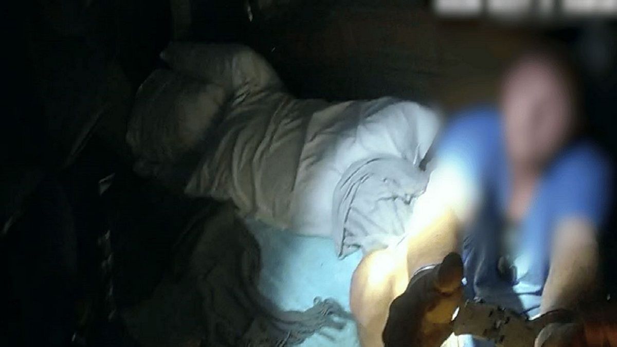 الامارات | اتهام رجل بسرقة 53 فردة حذاء يمنى من متجر أسترالي