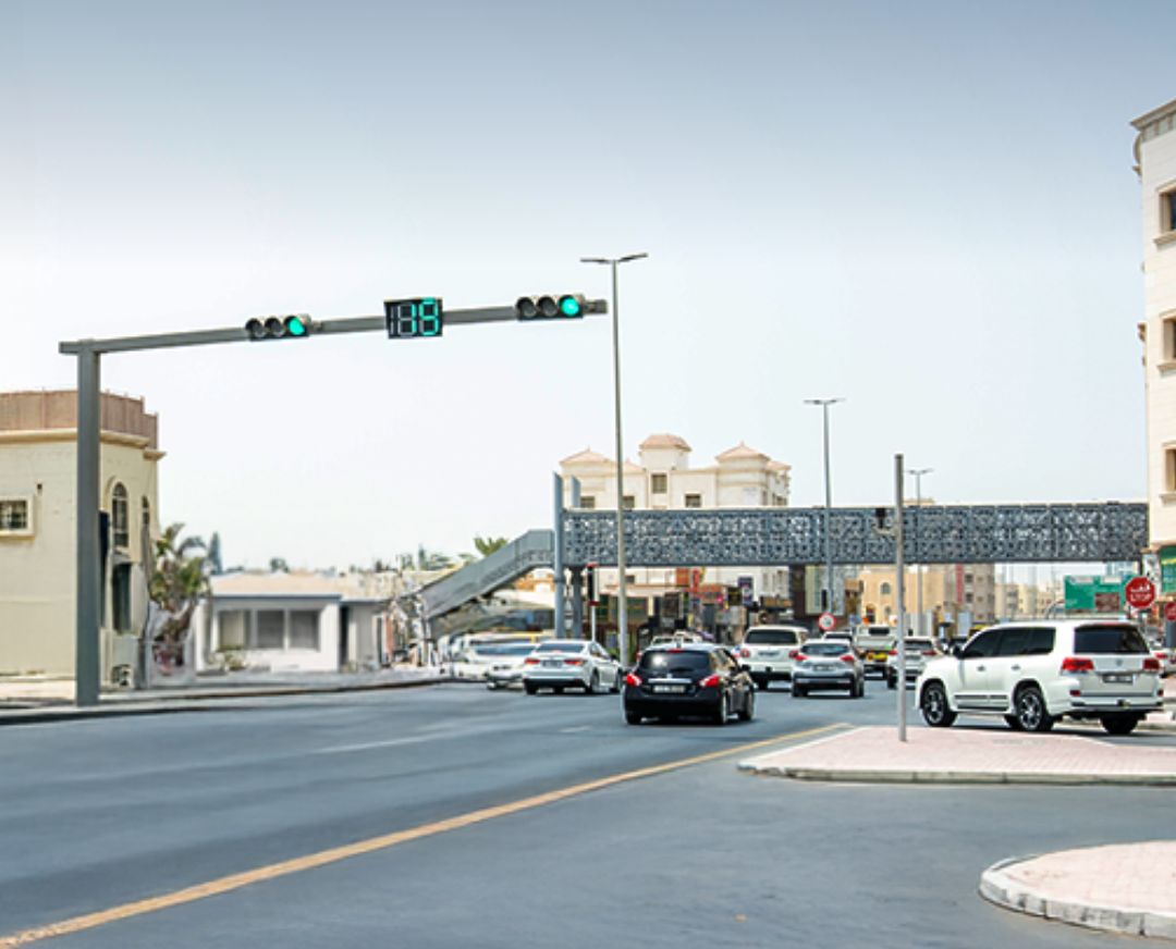 الامارات | بلدية عجمان تطبق نظام "الموجة الخضراء" الذكي على شارعي الشيخ زايد والشيخ عمار