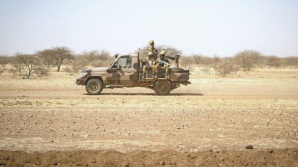 مقتل عشرات الجنود بهجوم على قاعدة في بوركينا فاسو