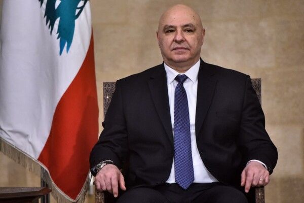 الرئيس عون وصل الى بيروت عائدا من الجزائر