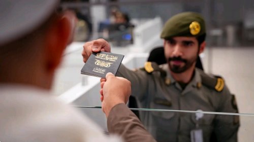 الجوازات السعودية تحسم مصير عوائل الزائرين... هل تغادر العائلات خلال المهلة النهائية أم تنتظر تمديد آخر؟