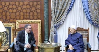 شيخ الأزهر يبحث مع رئيس الجهاز المركزى للتنظيم والإدارة مراحل تعيين 40 ألف معلّم