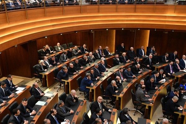 اللجان المشتركة أقرت اخضاع متعاقدي وزارة الإعلام لشرعة التقاعد وناقشت تنظيم الشراكة بين القطاعين العام والخاص