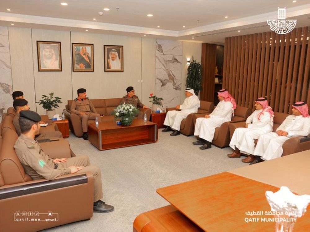 اللقاء الذي جمع محافظ القطيف بمدير مرور المنطقة الشرقية