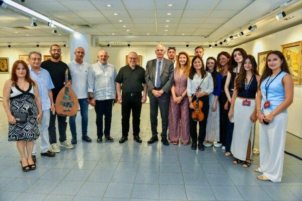 "ليلة المتاحف" في جامعة الروح القدس: حوار إبداعي بين الفن التشكيلي والموسيقى