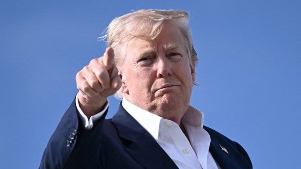 ترامب يهدّد بفرض عقوبات جديدة على روسيا