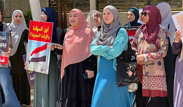 مظاهرة ضد حرب الإبادة والتجويع في غزة أمام السفارة المصرية بتل أبيب
