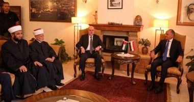 سفير مصر برام الله يستقبل وفدًا من رجال الدين الفلسطينيين دعمًا للموقف المصرى - الخليج 365