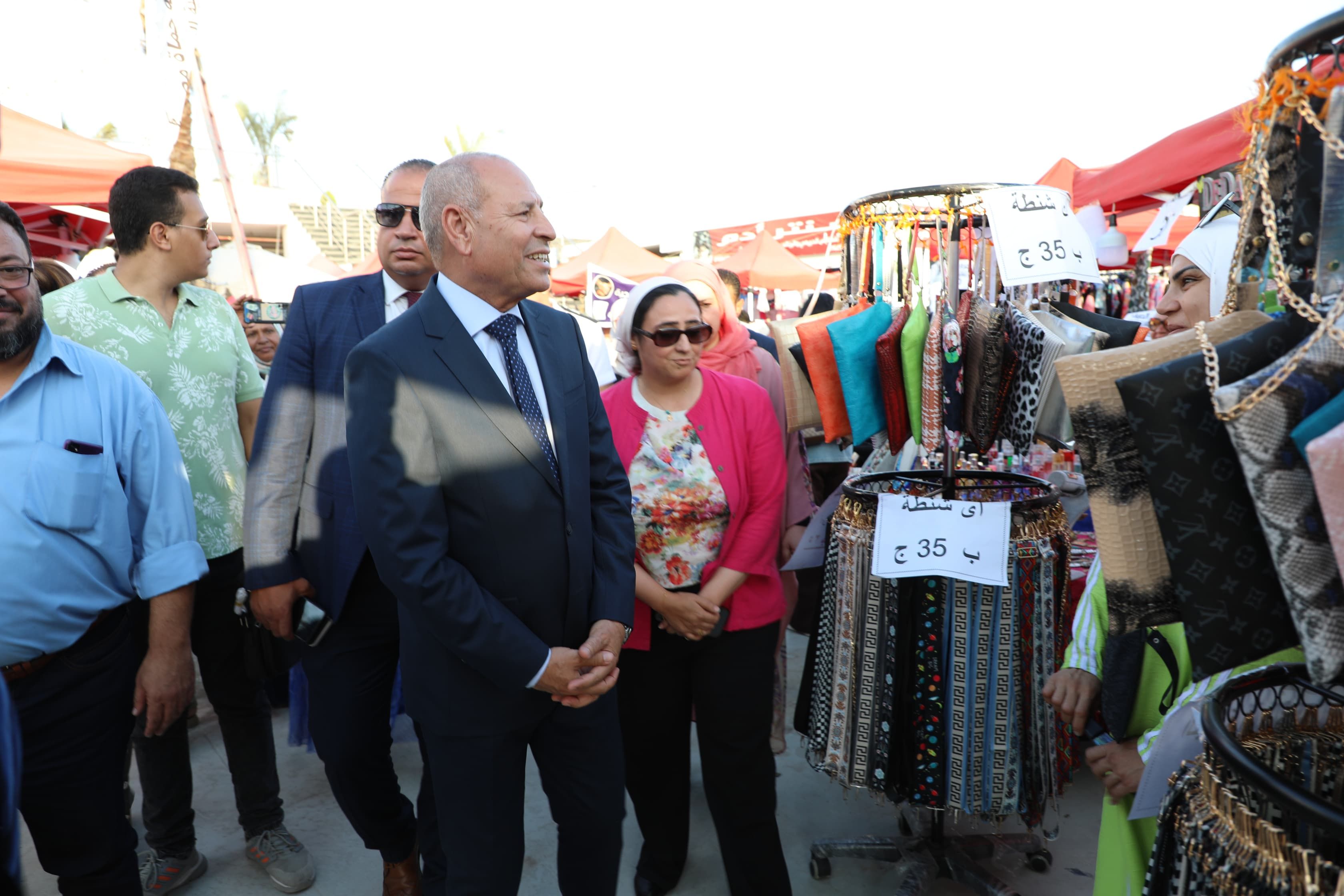 محافظ القاهره يفتتح معرض بازار القاهرة السابع بمدينة نصر محافظ القاهره يفتتح معرض بازار القاهرة السابع بمدينة نصر