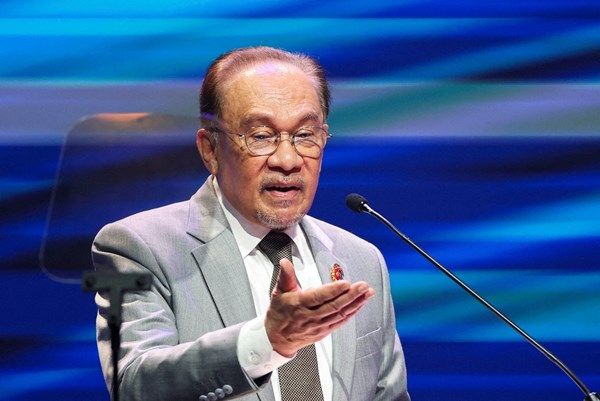 رئيس وزراء ماليزيا: ترامب يؤكد حضوره قمة آسيان