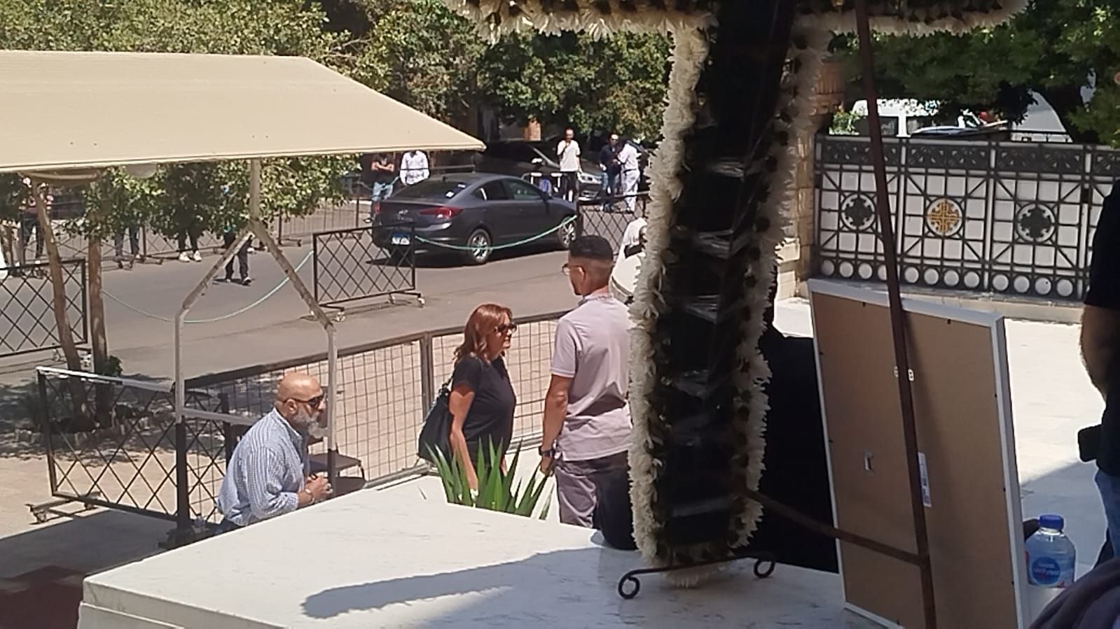 محمود حميدة وبشرى في جنازة لطفي لبيب محمود حميدة وبشرى في جنازة لطفي لبيب