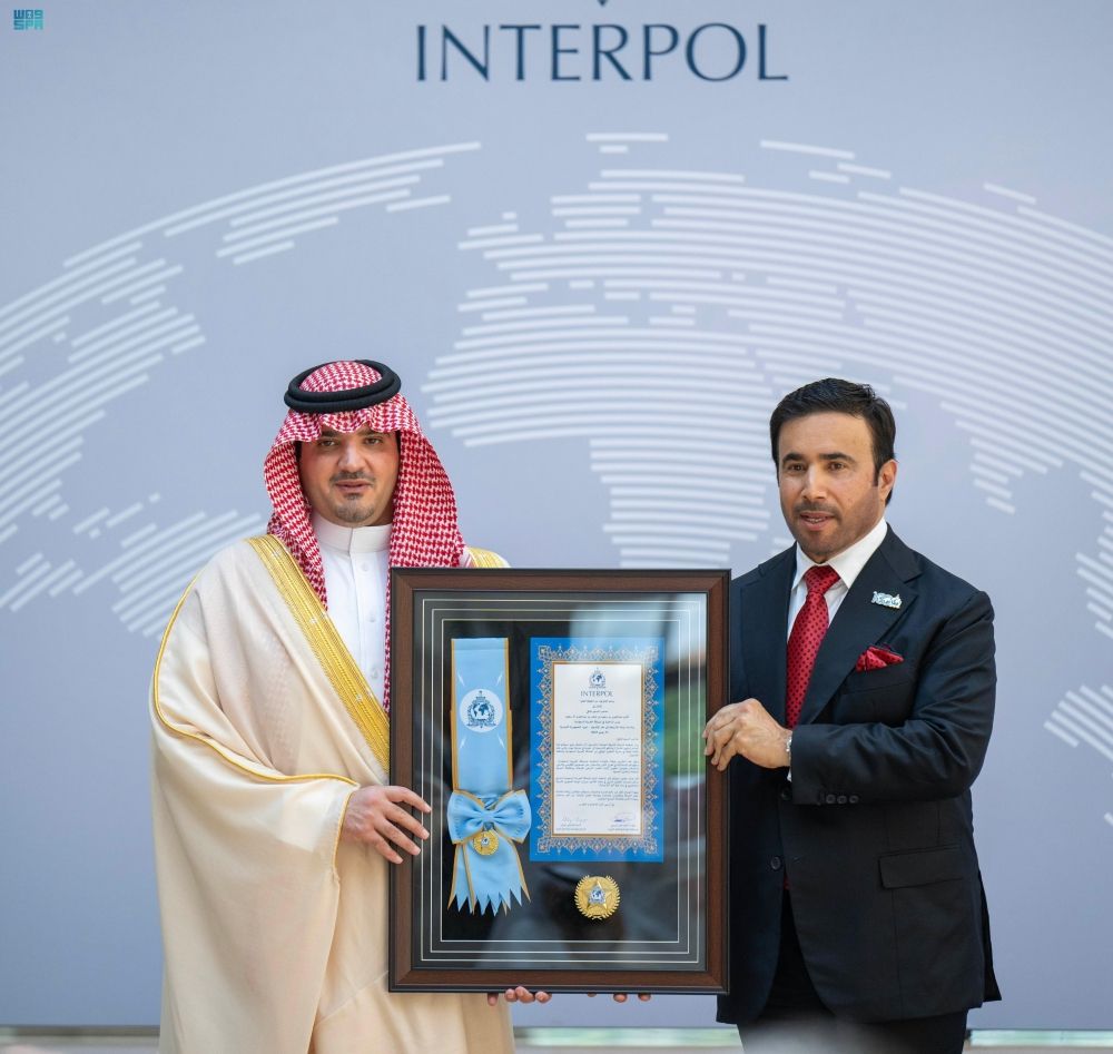 أخبار من السعودية.. منح وزير الداخلية وسام "الإنتربول" من الطبقة العليا