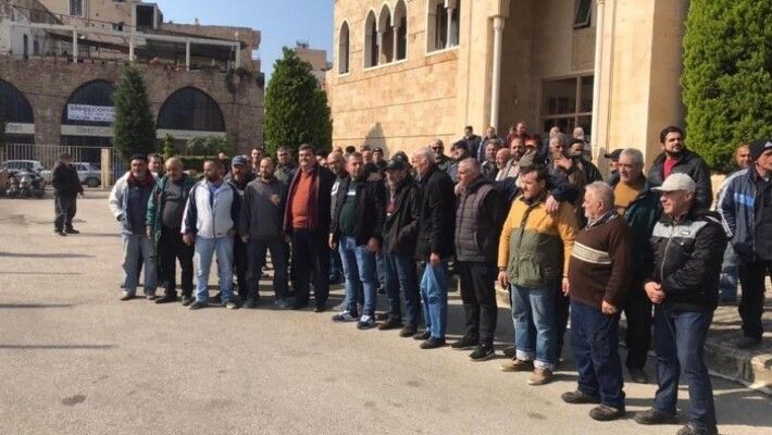 اعتصام لموظفي بلدية الميناء احتجاجا على عدم قبض رواتبهم