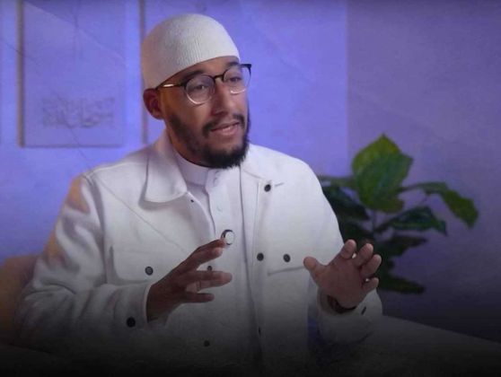 الامارات | مغنّي راب سابق وشيخ دين حالياً: "ذهاب النساء الى البحر حرام ولو بحجاب"