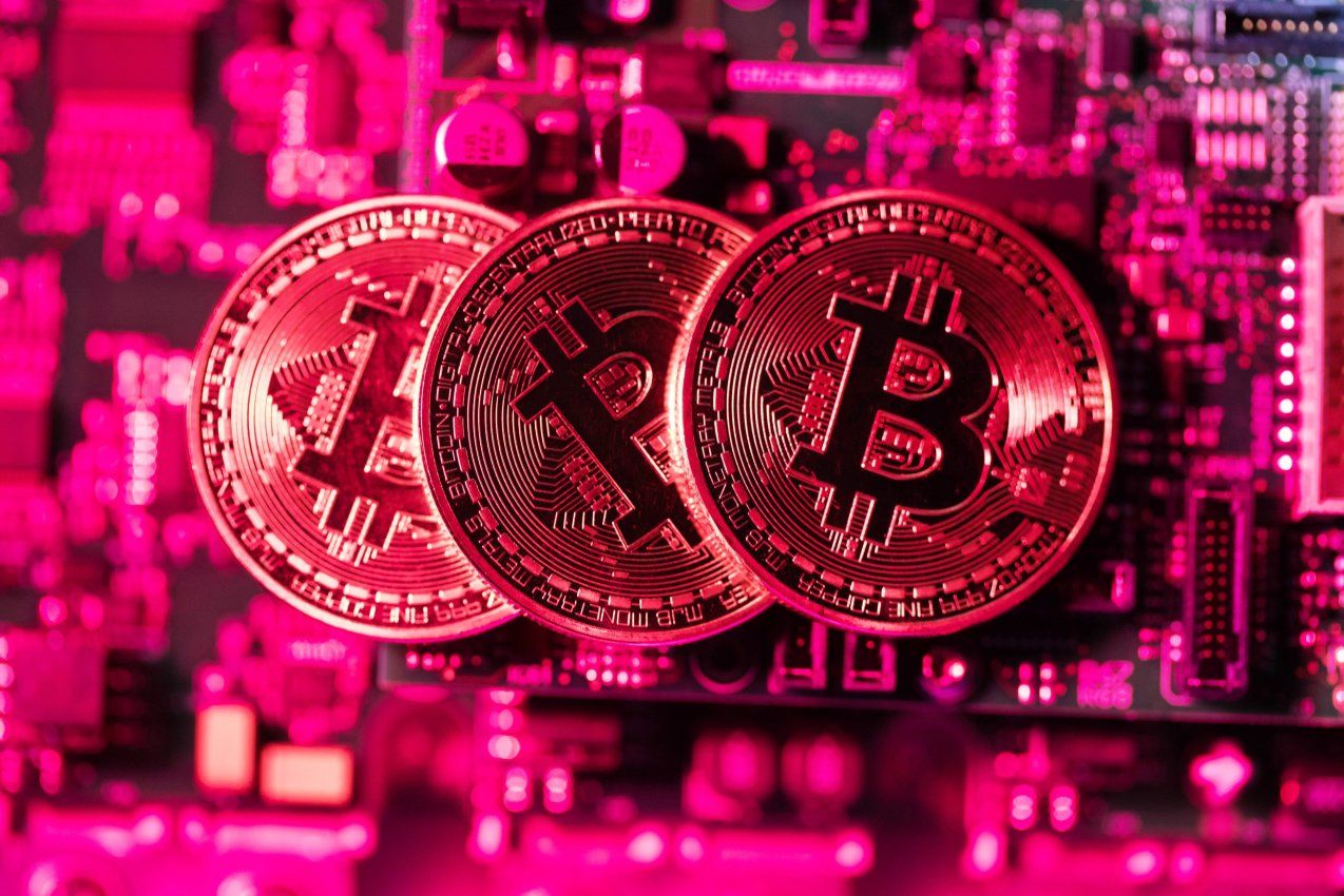 المستثمرون الأفراد يتخلصون من البيتكوين والحيتان تستثمر بكثافة في الايثيريوم: التفاصيل