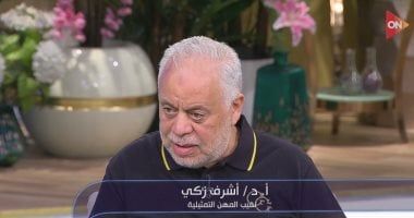 أشرف زكى عن مشروع تخرج "فنون مسرحية": اختارنا نص إغريقى يناسب الطلاب