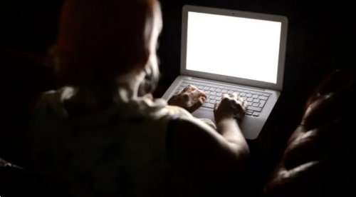 غرامة مالية قاسية لمواطن إماراتي بسبب تصرف خادش للحياء مع سيدة في الشبكة العنكبوتية.. تفاصيل