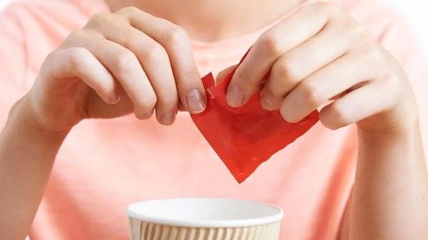 دراسة تكشف: المحليات الصناعية تقلل فعالية علاج السرطان
