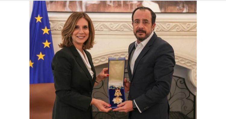 الرئيس القبرصي مَنح سفيرة لبنان في نيقوسيا وسامًا رفيعًا بمناسبة انتهاء عملها
