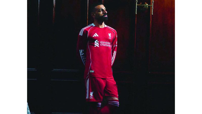 الامارات | ليفربول يكشف عن قمصانه للموسم الجديد بمشاركة صلاح