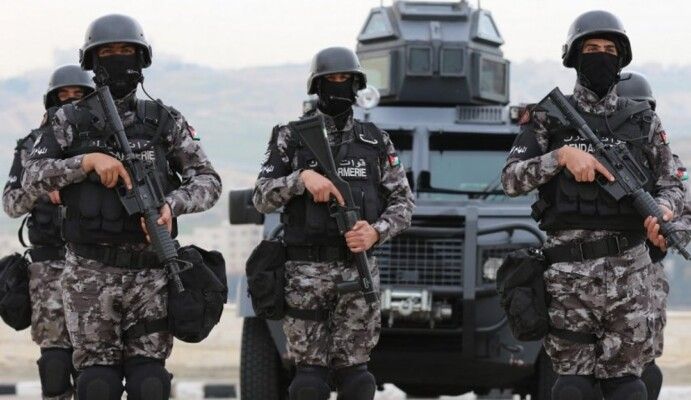 "رويترز": القوات المسلحة الأردنية تقول إنها قتلت مسلحَيْن بعد إحباط محاولة تسلل عبر حدودها مع سوريا